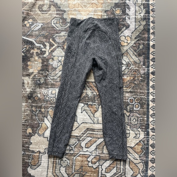 Athleta Ultimate Stash Textured Tight 7/8 Leggings Static Black White - Picture 5 of 5